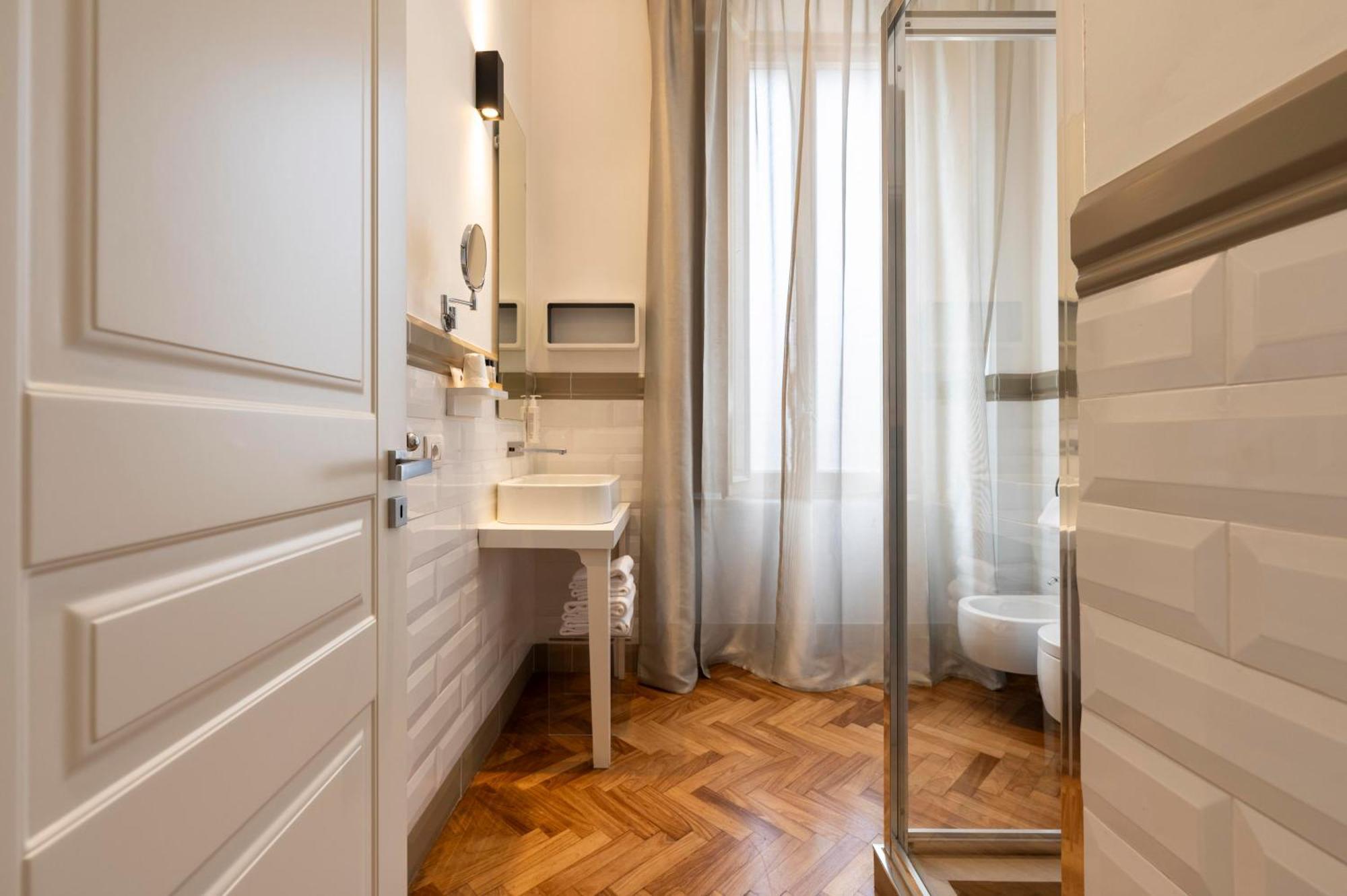 Vanity Navona Hotell 2*