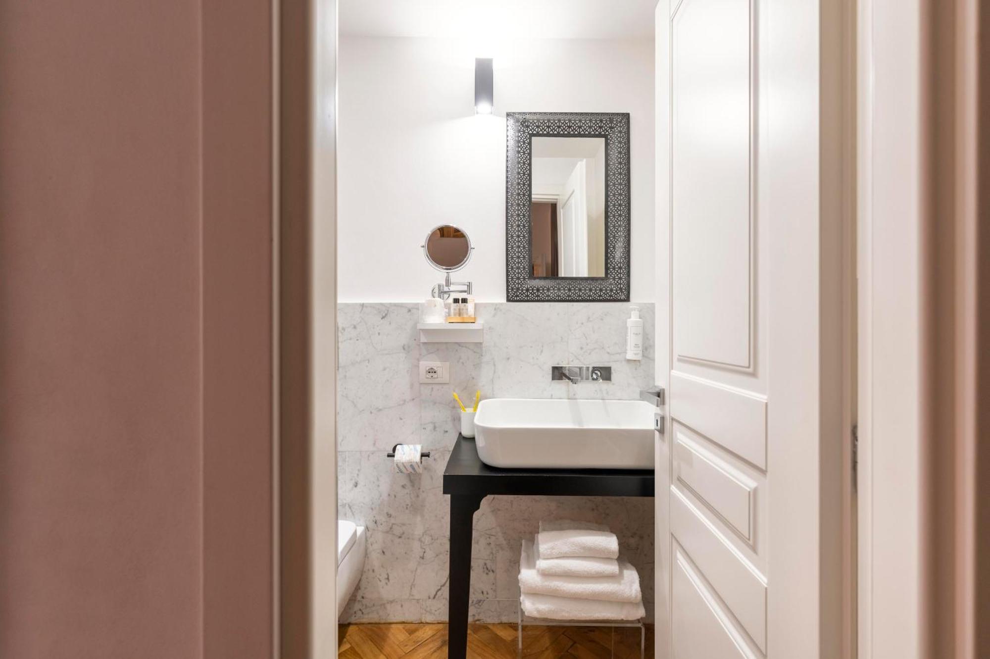 Vanity Navona Hotell 2*